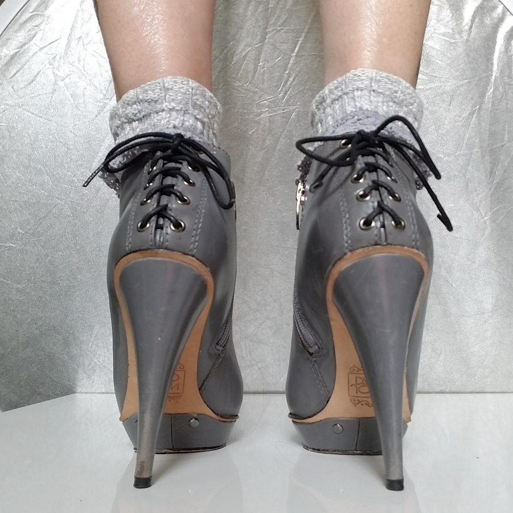 Joan & David 90s grunge gray leather ankle boots size 7